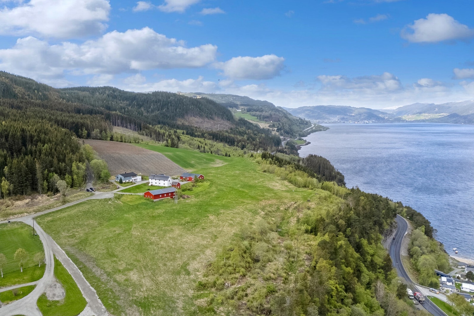 Småbruk med flott beliggenhet Galleribilde