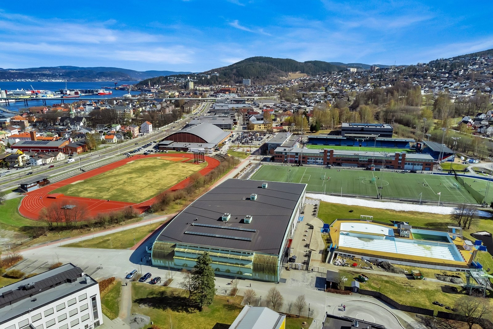 Fra leiligheten er det kort vei til Sats treningssenter, Marienlyst med Drammenshallen, friidrettsbane, skøytebane på vinteren og Drammensbadet. Galleribilde