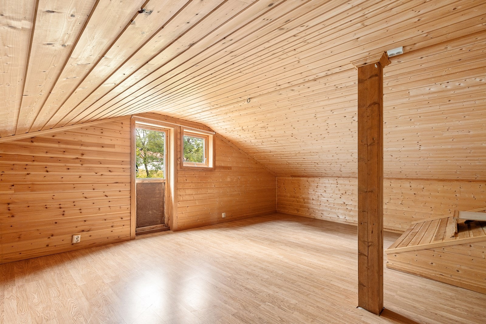 Utegang fra loft til terrasse. Galleribilde