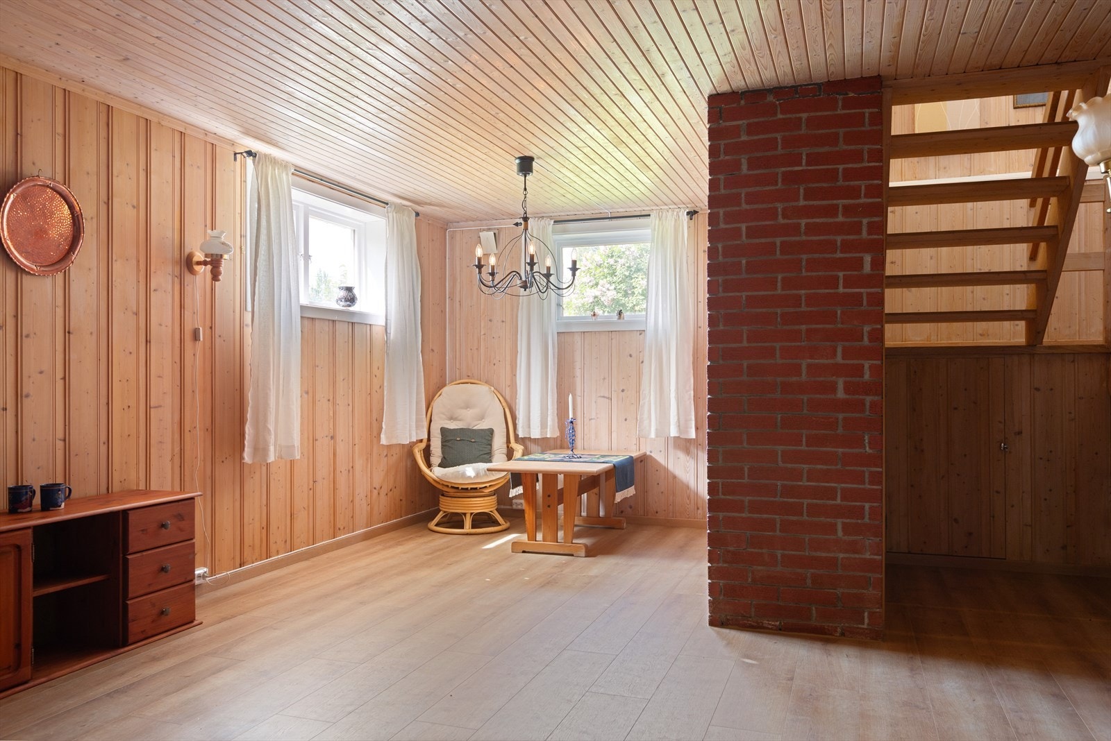 Her er det nytt gulv med varmekabler, som gir lun og god varme. Galleribilde