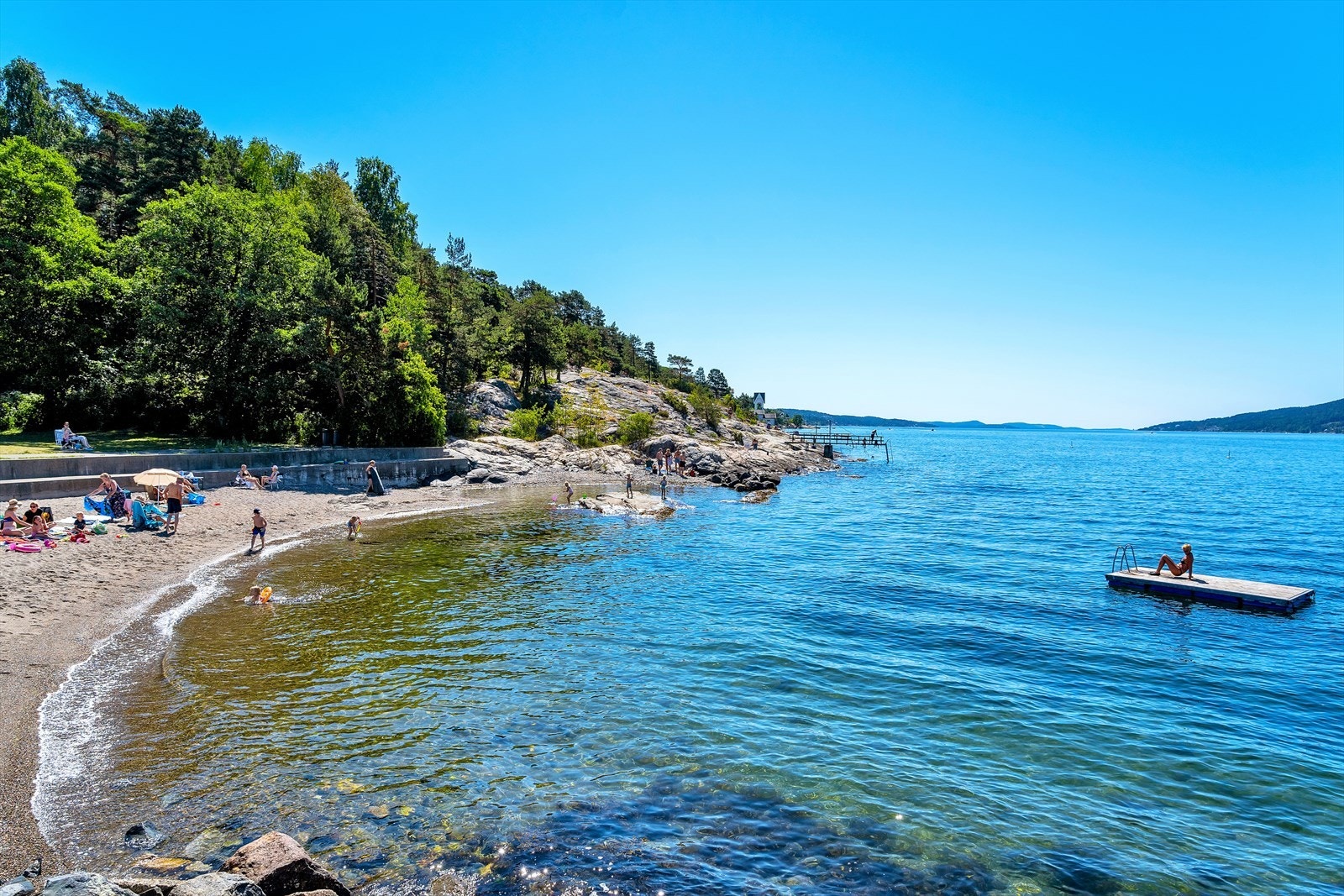 Badeparken, Sprostranda og videre sørover, Torkildstranda er alle få minutter fra boligen. Galleribilde