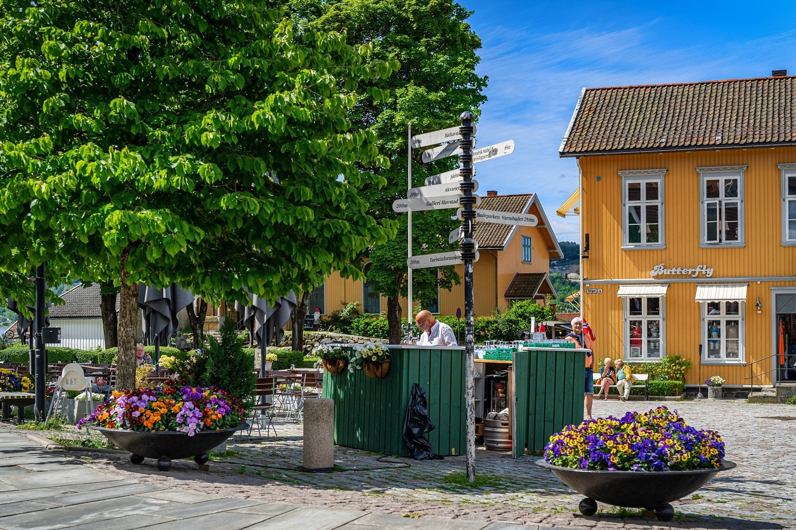 Sommeren i Drøbak er upåklagelig med sine koselige gater, torg, serveringssteder og kyststier. Galleribilde