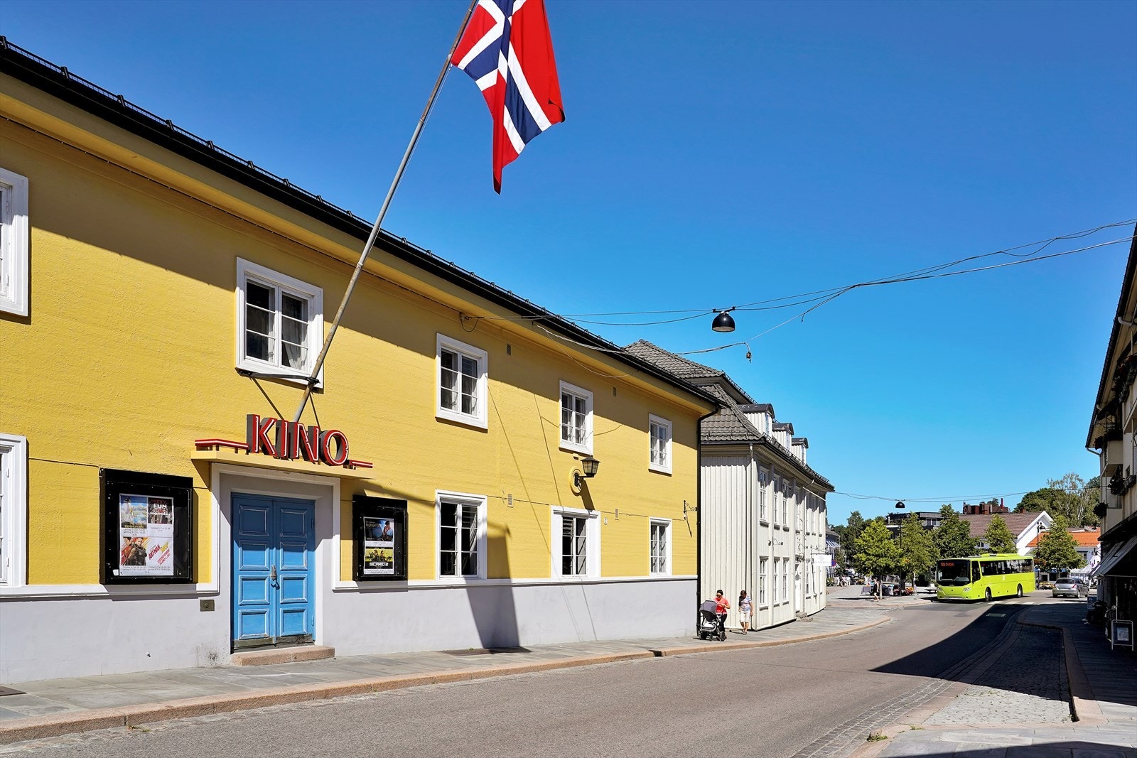 Ca 240 meter til Drøbak kino i Storgata. Galleribilde