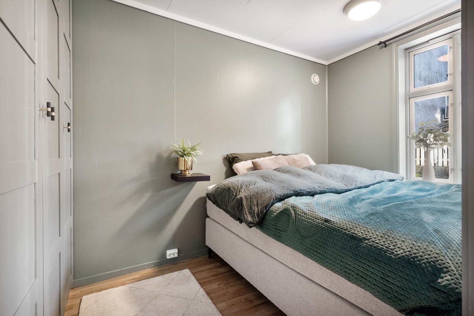 Soverom på 7 m² med flott garderobe. Galleribilde