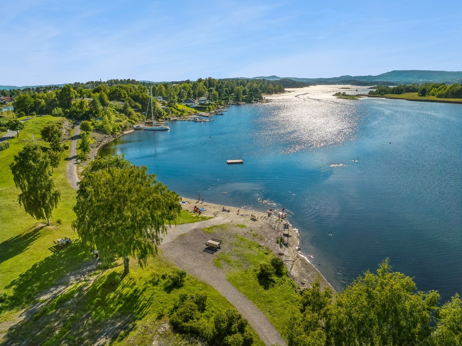 Tøffelavstand til badestranden i Koksabukta, som er et lite paradis for store og små! Galleribilde