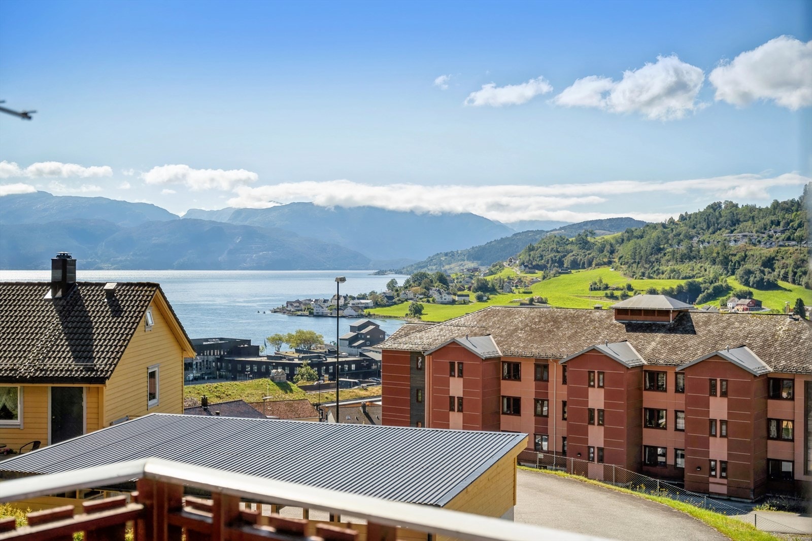 Leiligheten kan skilte med flott utsikt og rikelig med sol Galleribilde