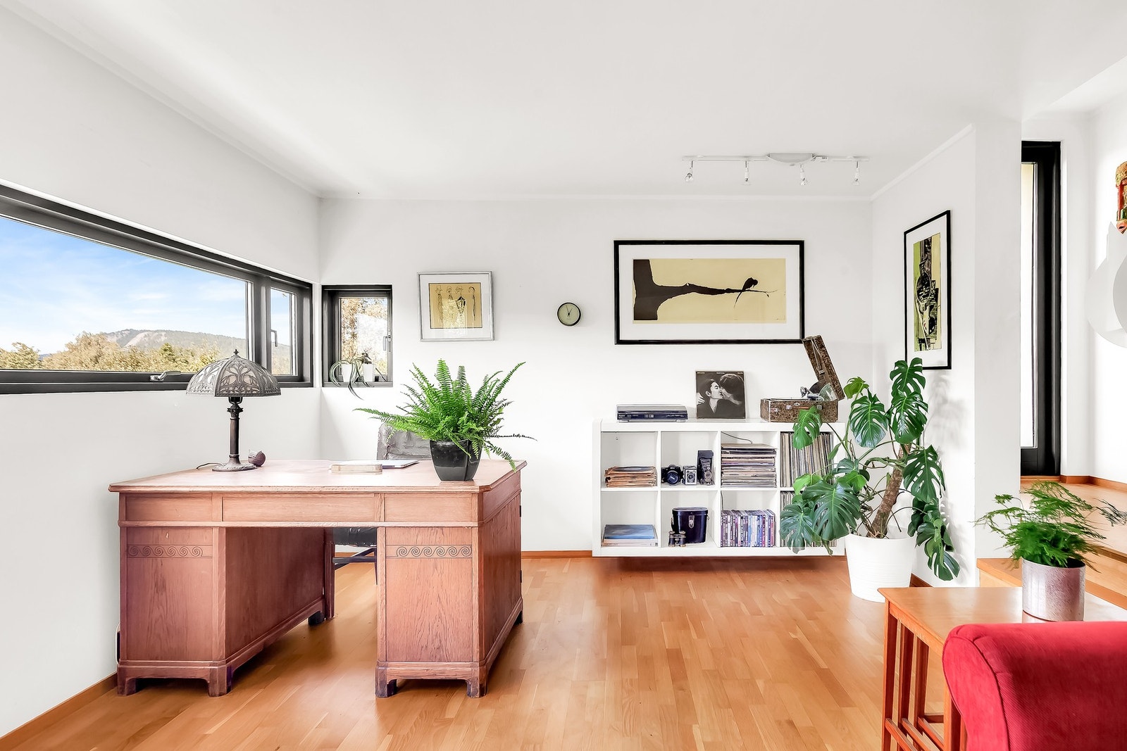 Rommet er av god størrelse og har plass til flere soner. Galleribilde