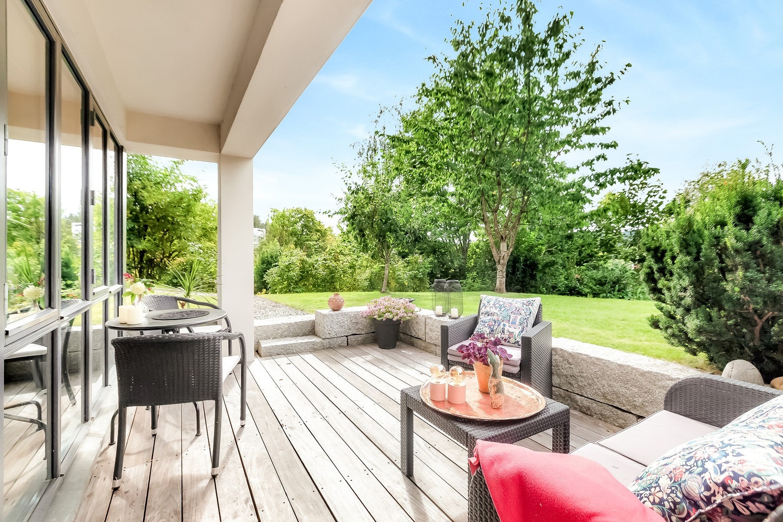 Denne uteplassen har direkte adkomst til hagen. Galleribilde