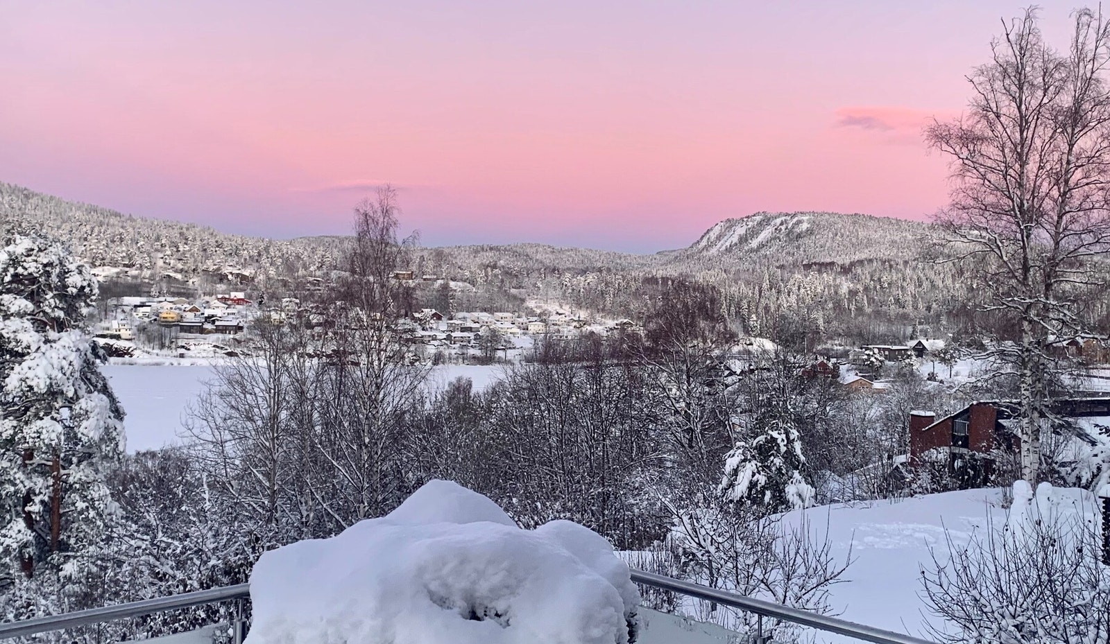 Utsikt mot Vardåsen vinterstid - selgers eget bilde. Galleribilde