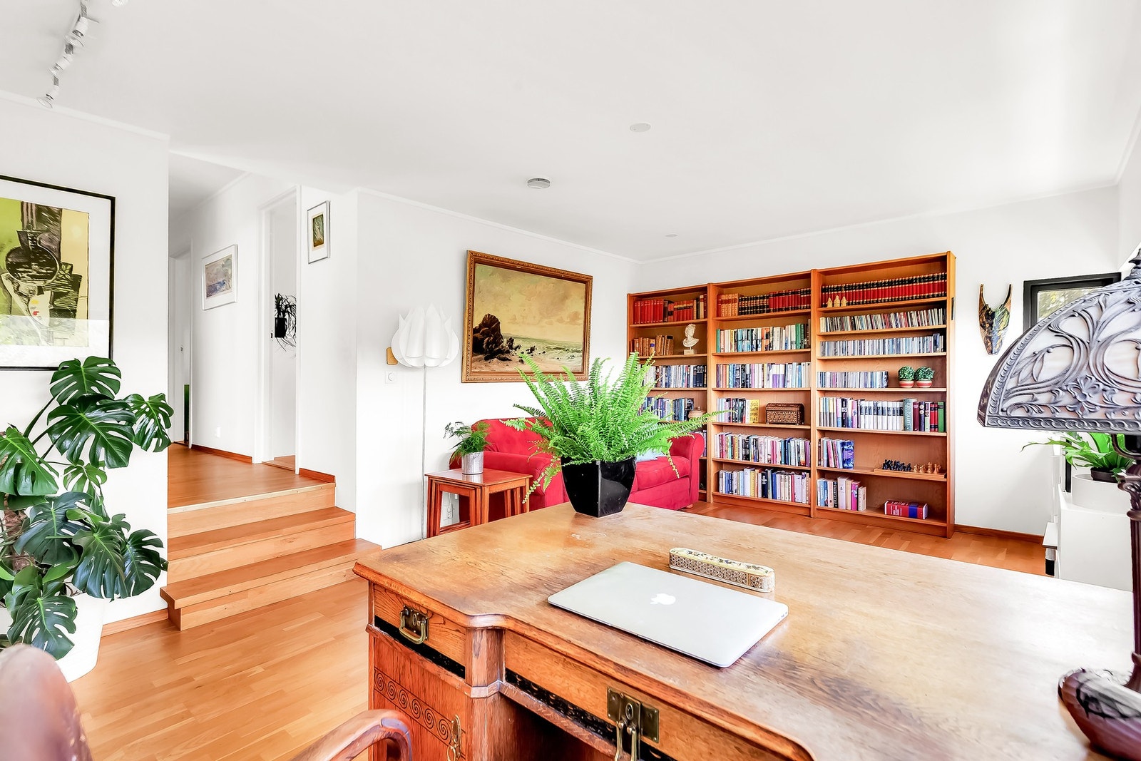 Med barn eller ungdom i hus er det praktisk med flere oppholdsrom. Galleribilde