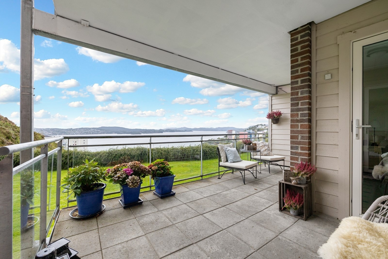 Velkommen til Lønborglien 195. Herlig 4-roms leilighet med vestvendt beliggenhet i attraktivt borettslag. Galleribilde