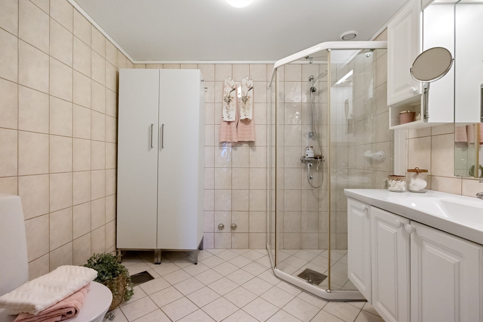 Helfliset bad fra byggeår. Termostatstyrte varmekabler. Galleribilde