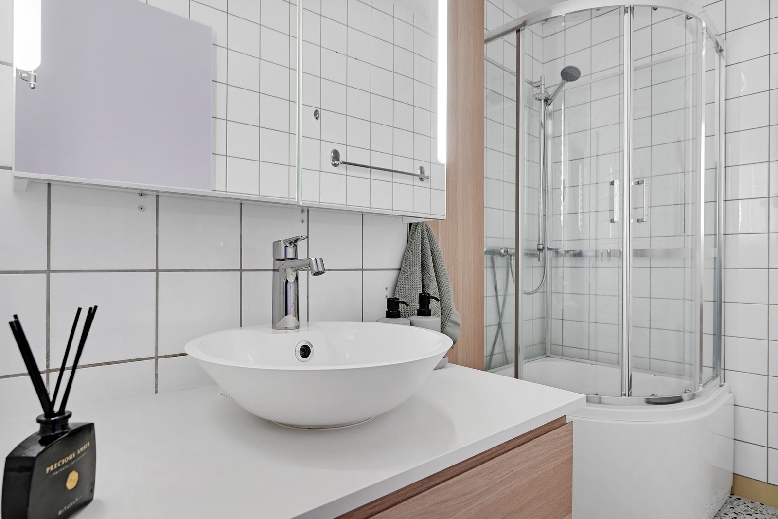 Her er det dusjkabinett og gulvvarme Galleribilde