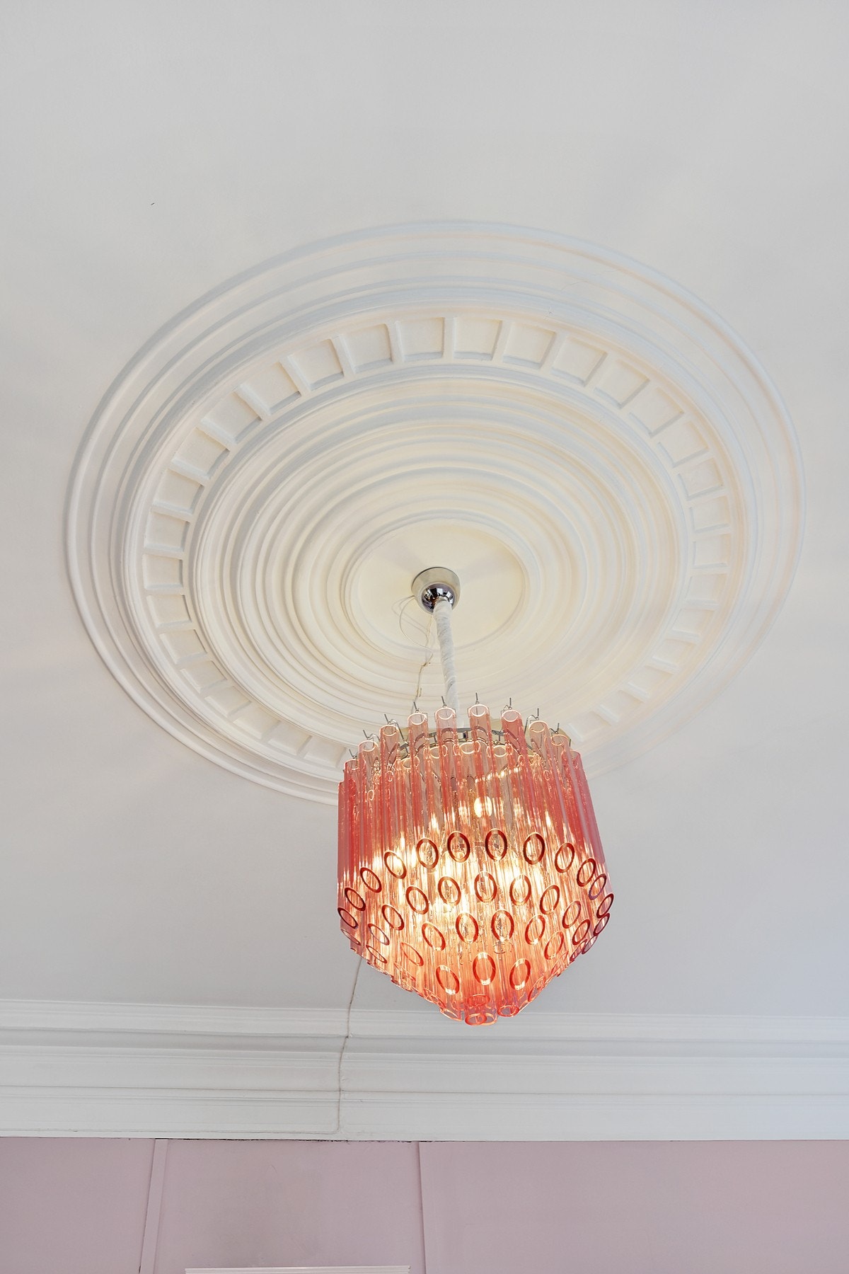 Stor takrosett og stukkatur fra 1829 er bevart Galleribilde