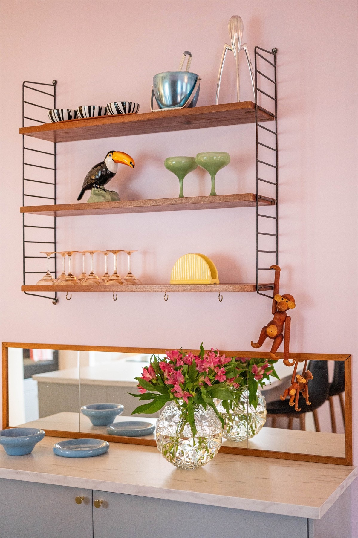 Stilren innredning går igjen i hele leiligheten Galleribilde