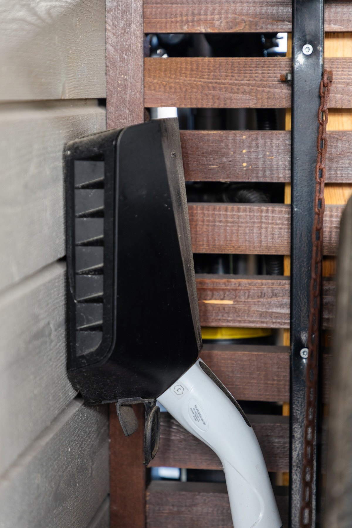 Det medfølger elbil-lader. Galleribilde