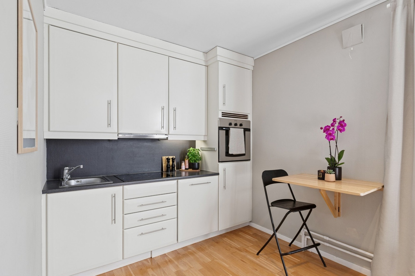 Det passer utmerket med en mindre spisegruppe ved kjøkkenet. Galleribilde