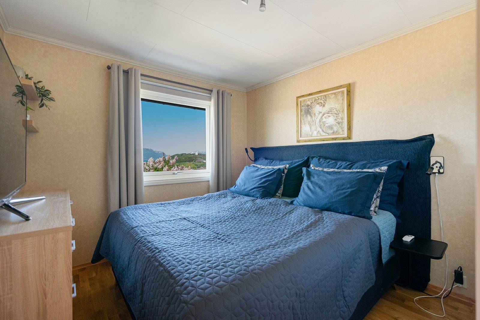 Soverom 2 benyttet som hovedsoverom Galleribilde