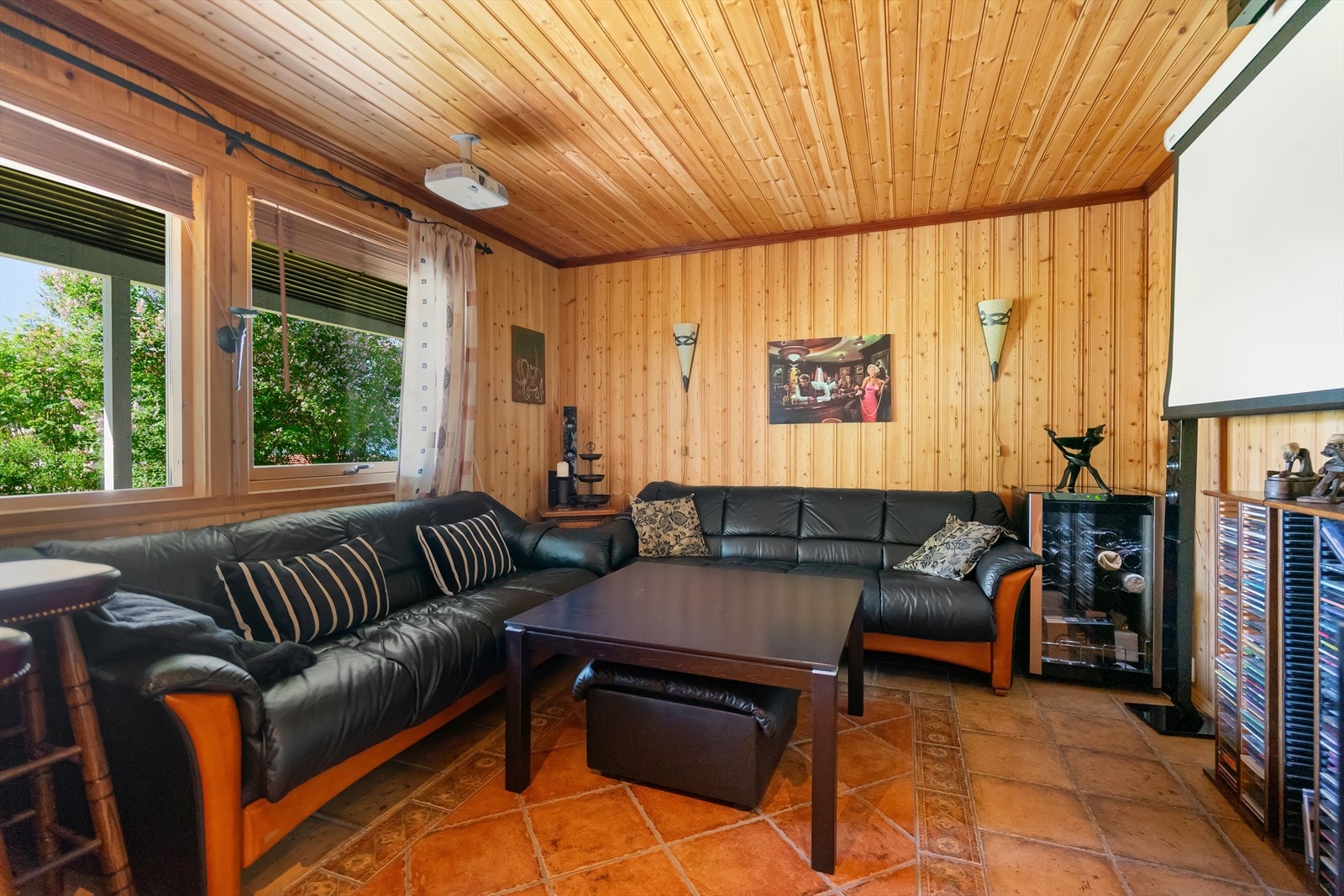 God plass til en sofagruppe og mulighet for ordne en hyggelig samlingsplass Galleribilde