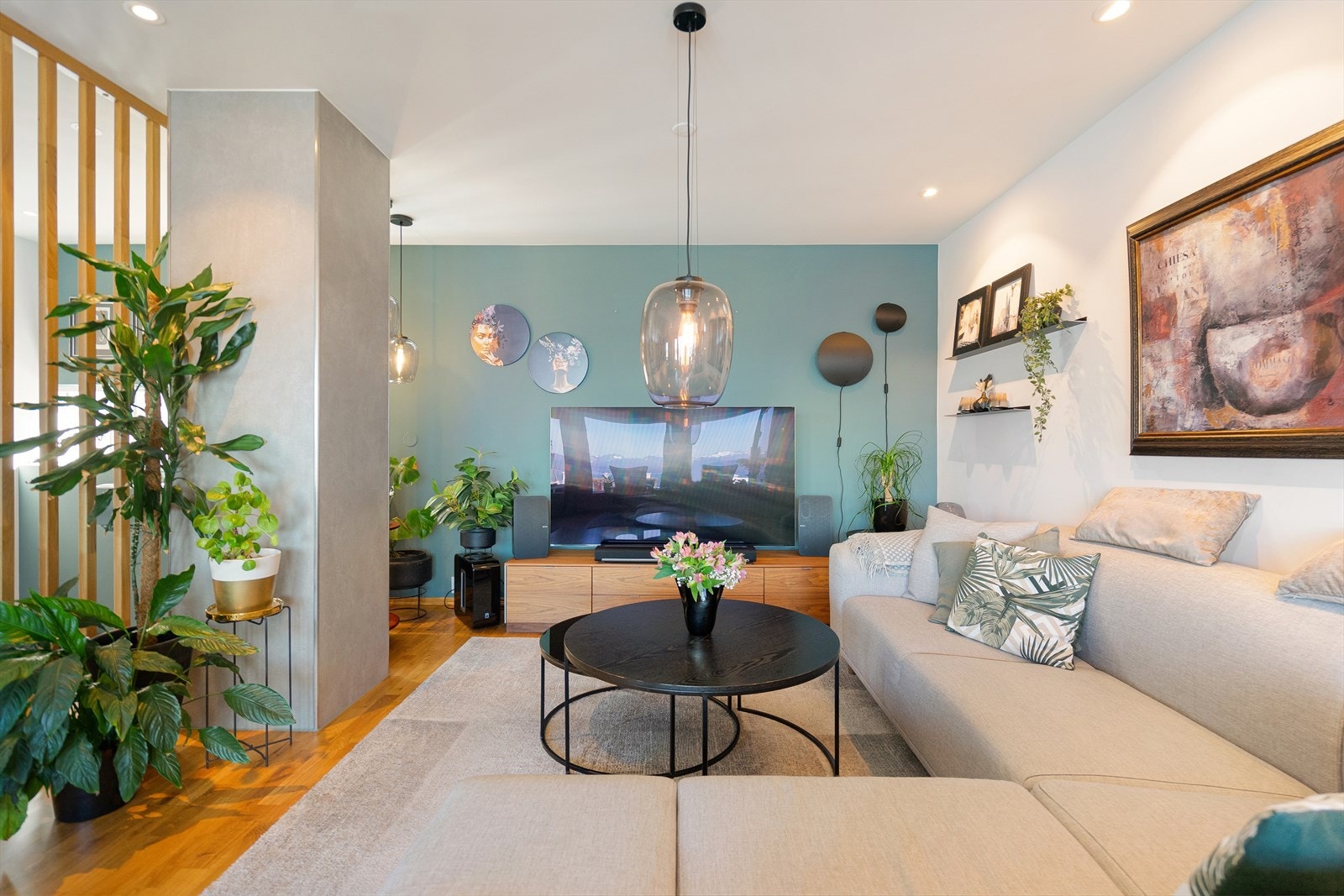 Koselig stuen med gode møbleringsmuligheter Galleribilde