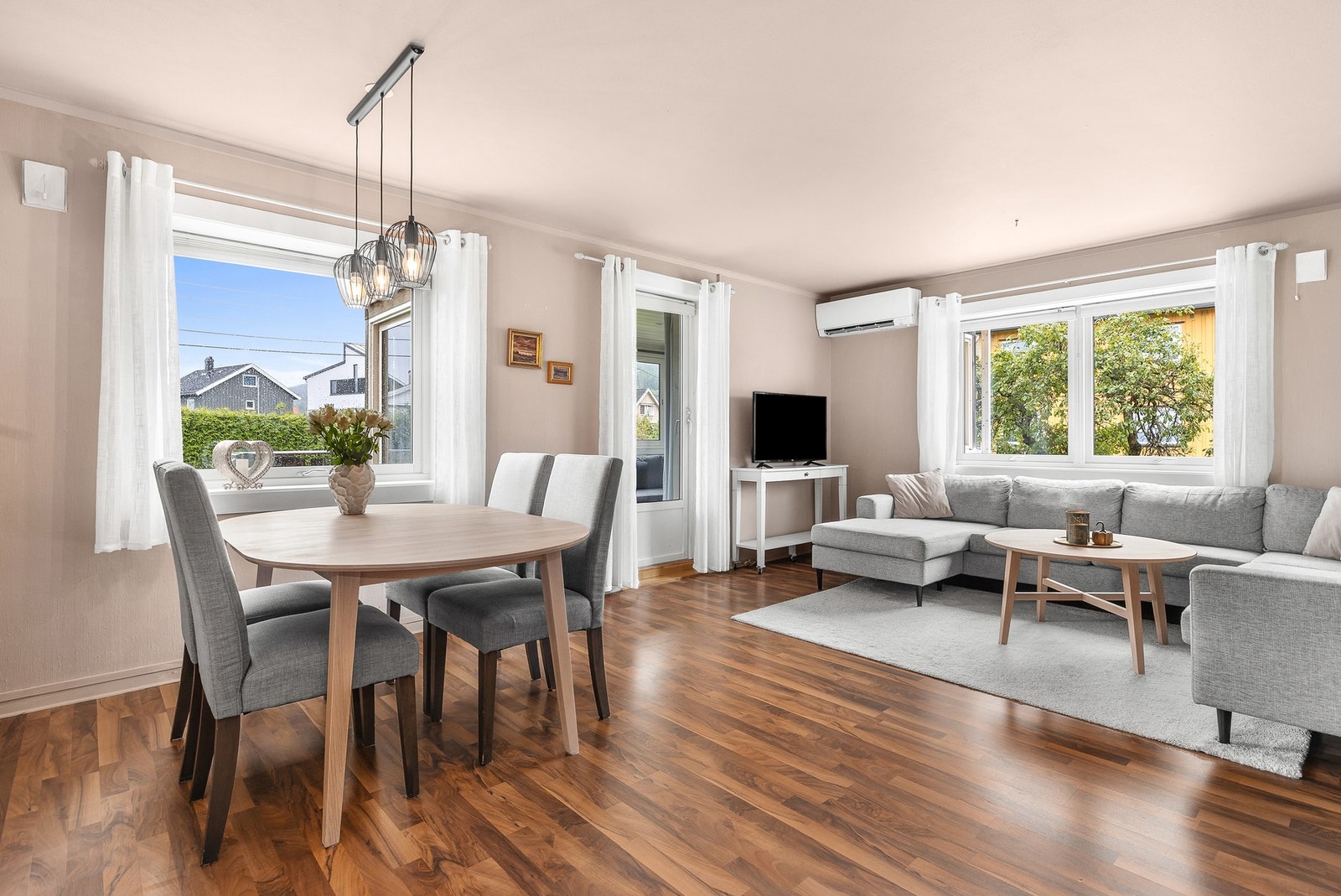 Velkommen til Hjalmar Johansens gate 5 - Presentert av Hossein v. EIE eiendomsmegling. For spørsmål eller visning kontakt på tlf. 995 27 446. Galleribilde