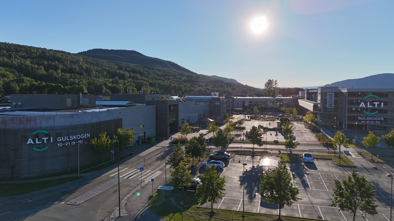 Det er ca. 7 minutters gange til Gulskogen senter, hvor du finner både Kiwi og Meny med godt utvalg av dagligvarer Galleribilde