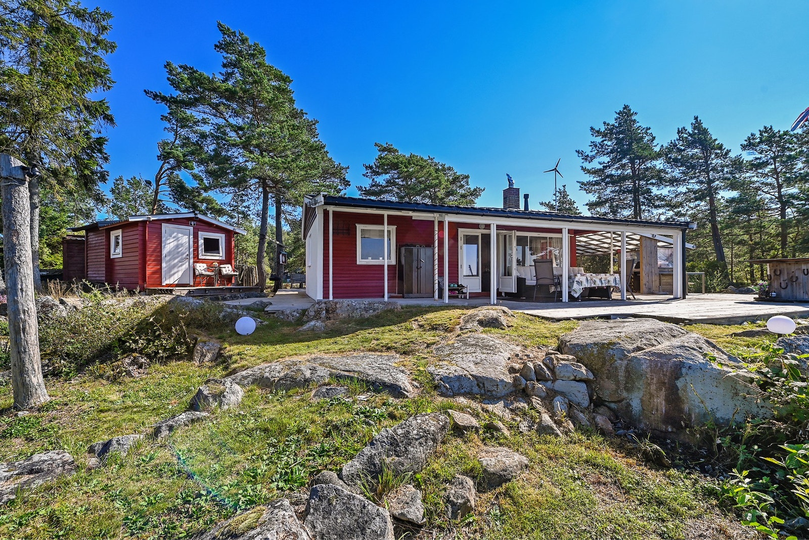 Sjarmerende hytte i rolig omgivelser. Galleribilde