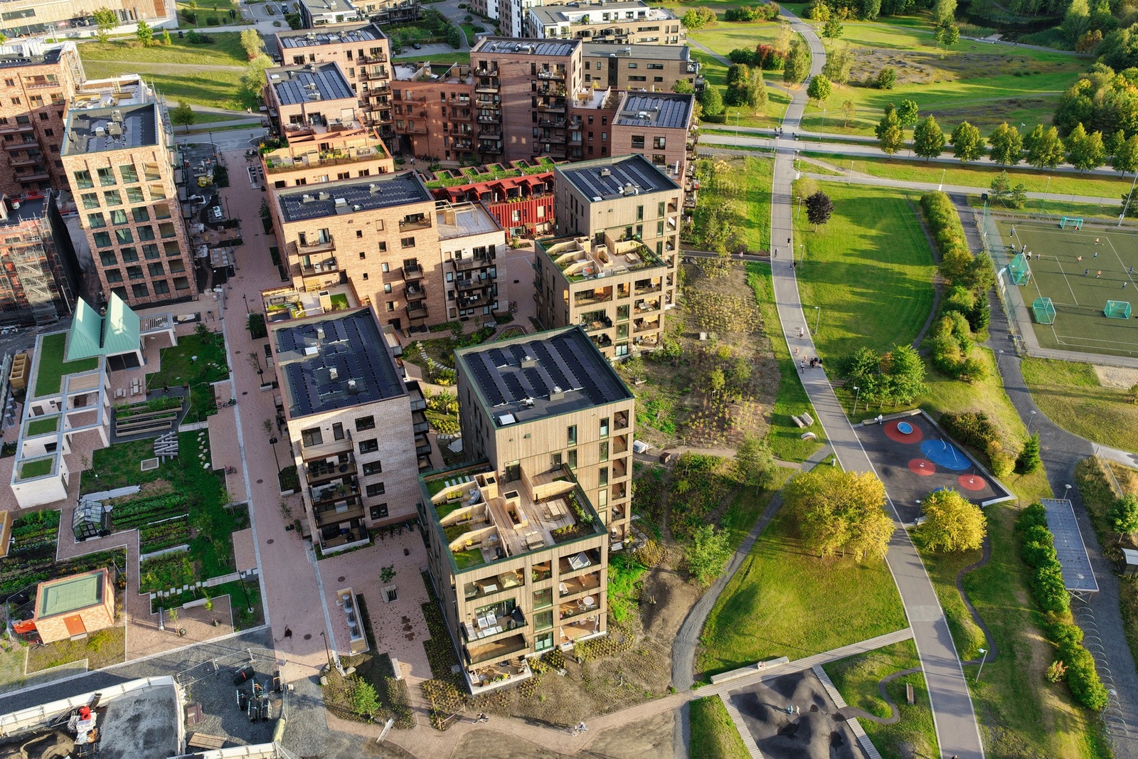 Borettslaget blir forsynt med egenprodusert strøm på taket via solceller. Galleribilde