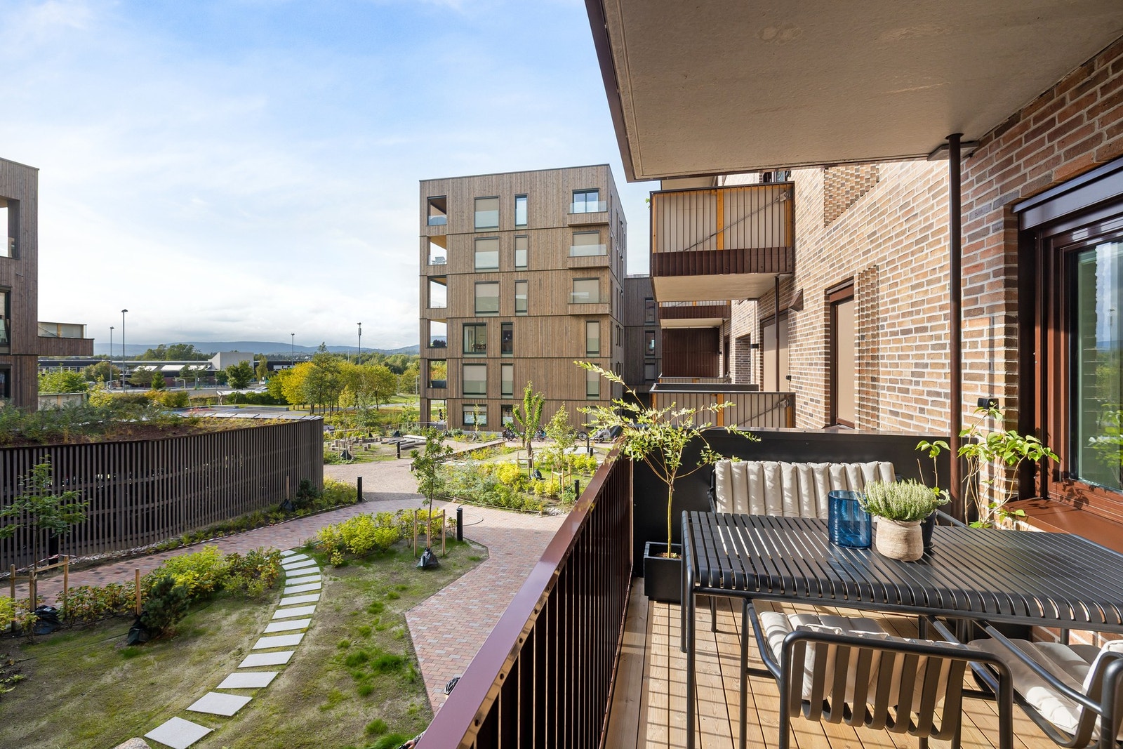 Herlig sørvestvendt balkong på 12m². Galleribilde