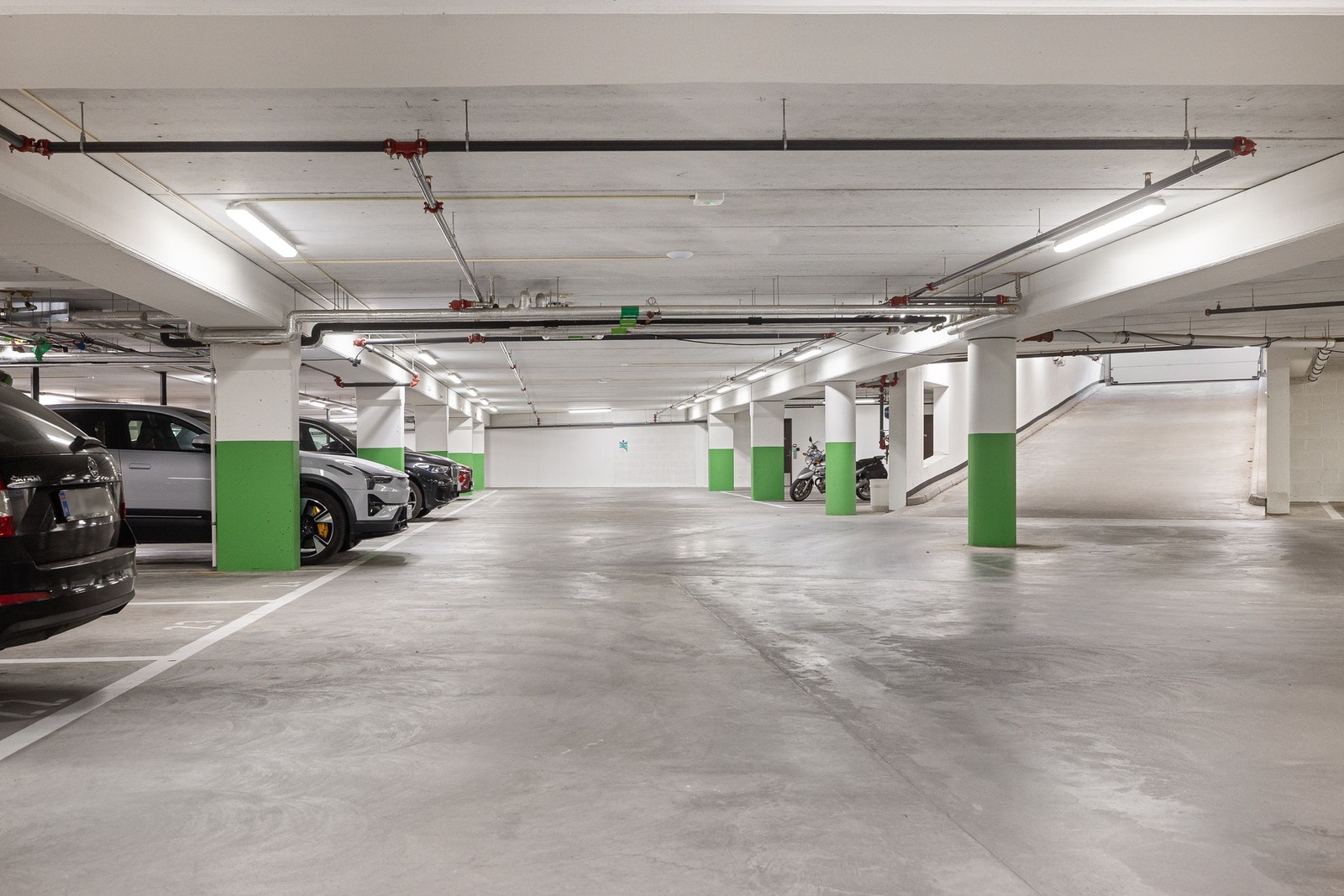 Felles oppvarmet garasjeanlegg. Galleribilde