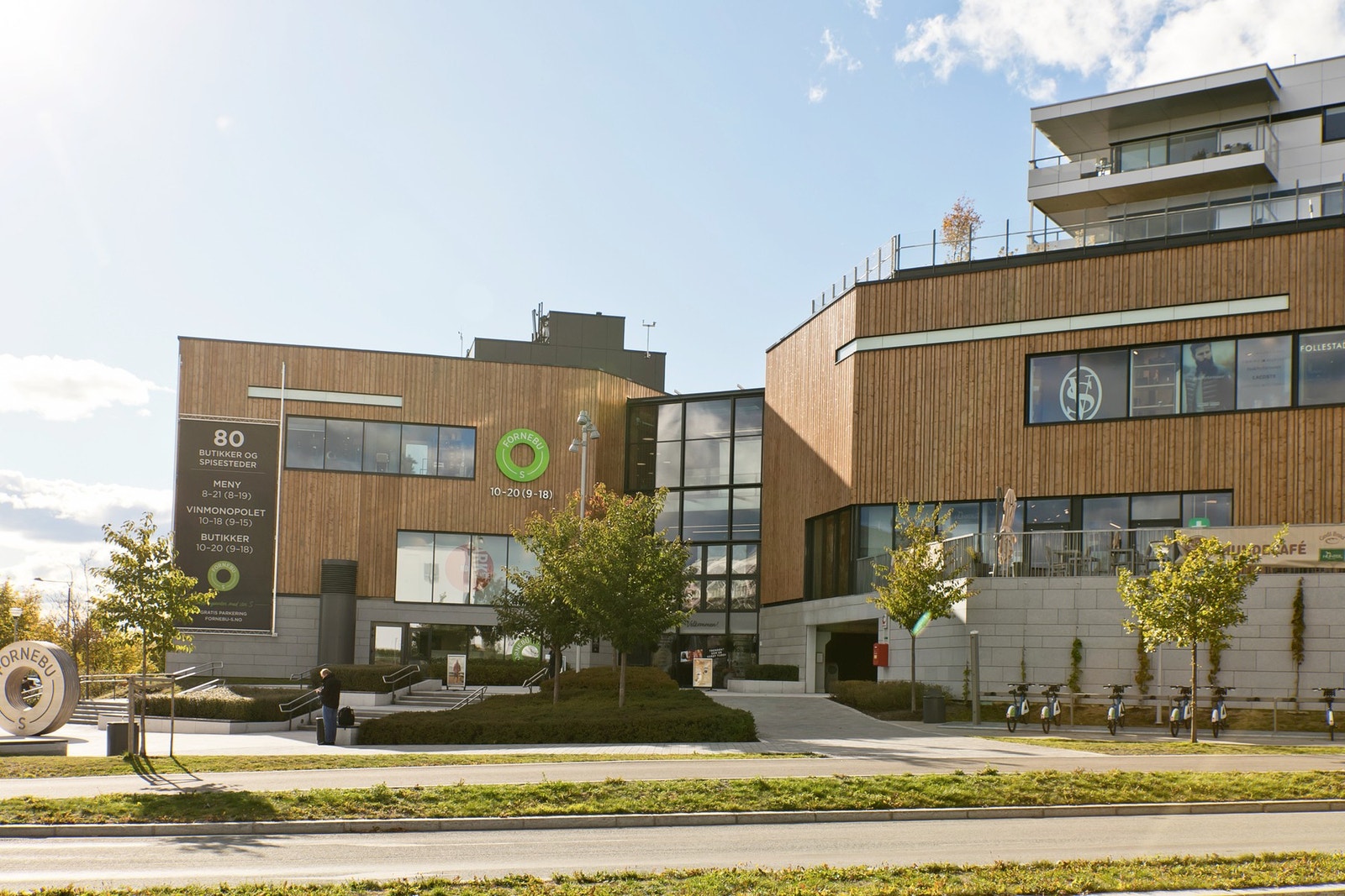 Nærområdet - Fornebu S, et av Norges mest miljøvennlige kjøpesentre, ligger kun få minutters gange fra boligen. Galleribilde