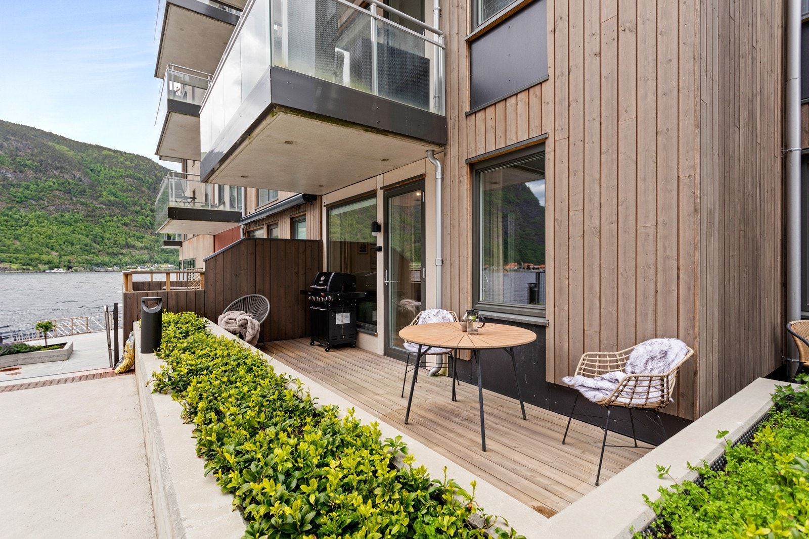 Her har du ein flott terrasse utanfor stove. Galleribilde