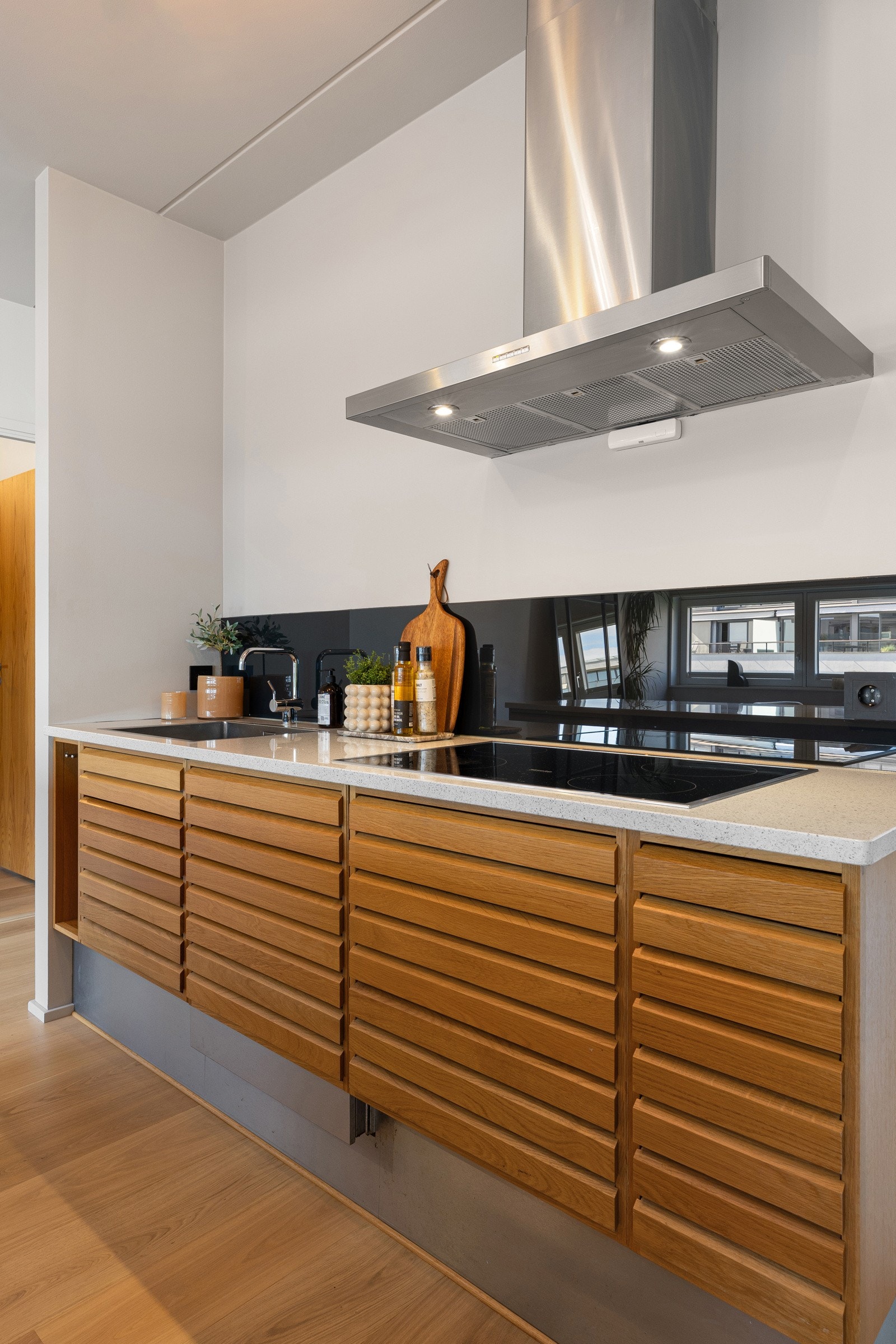 Benkeplater av Corian og naturstein Galleribilde