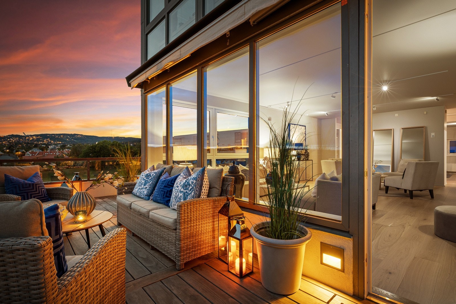 Den ligger høyt (7.etg) - nederst i boligbebyggelsen - ytterst inn mot Friggfeltet uten noen blokker eller gjenboere foran, eller på siden Galleribilde