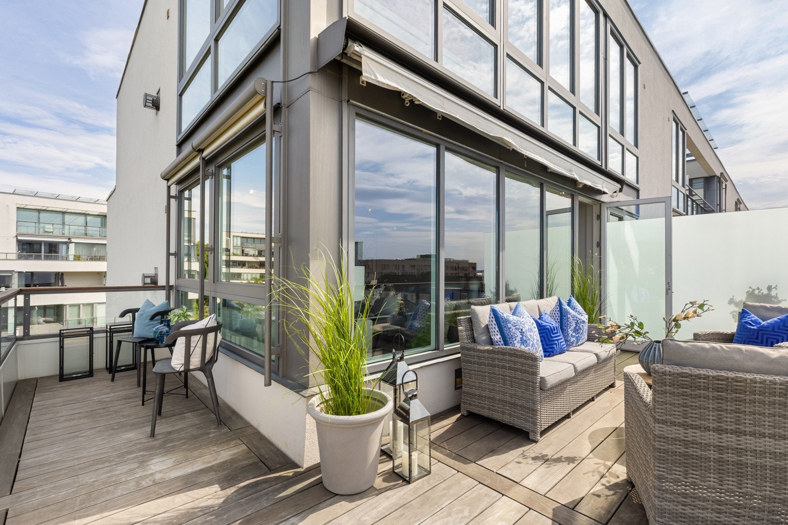 Vi må en tur ut på terrassen igjen Galleribilde