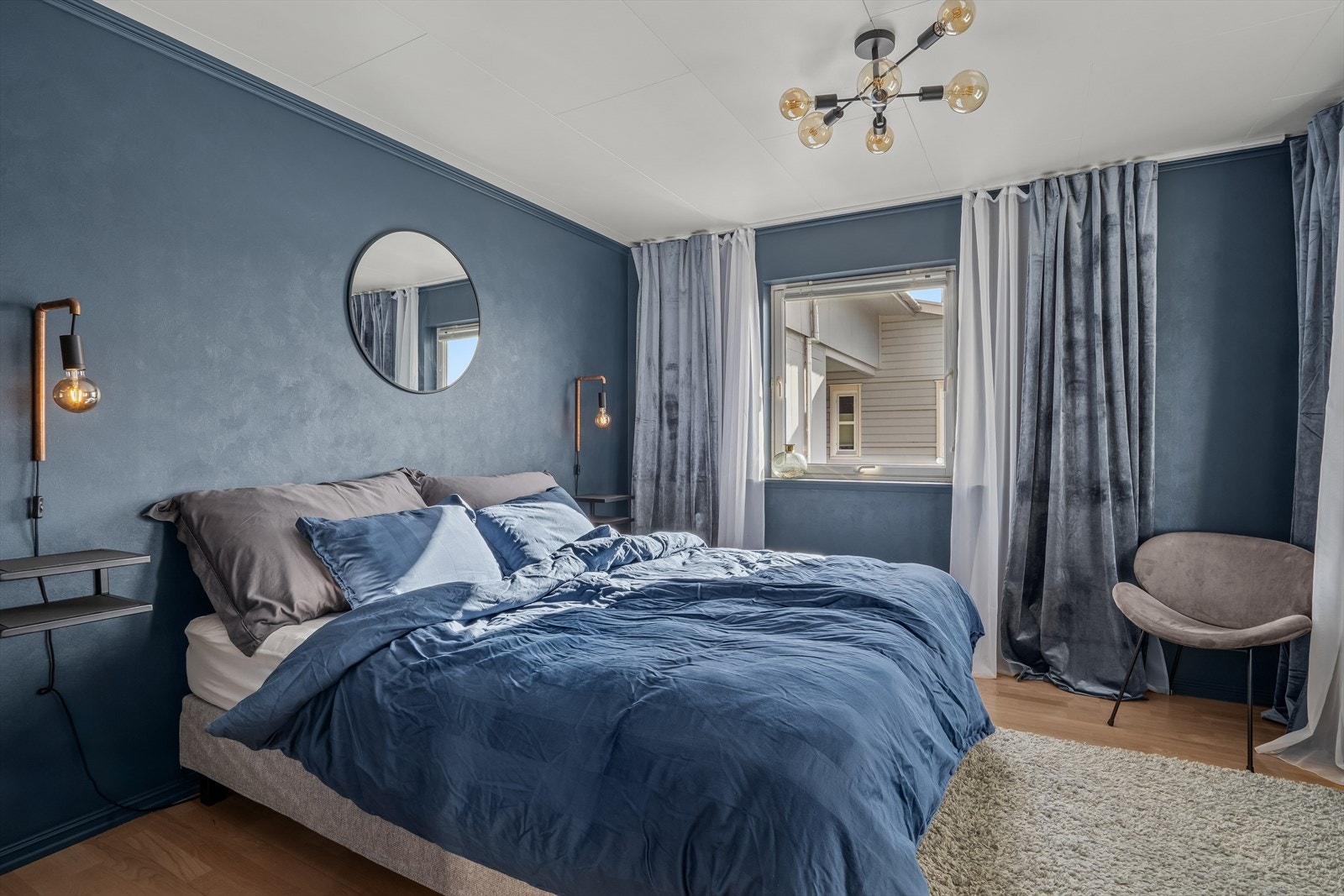 Leiligheten har to gode soverom med innredningsmuligheter. Galleribilde