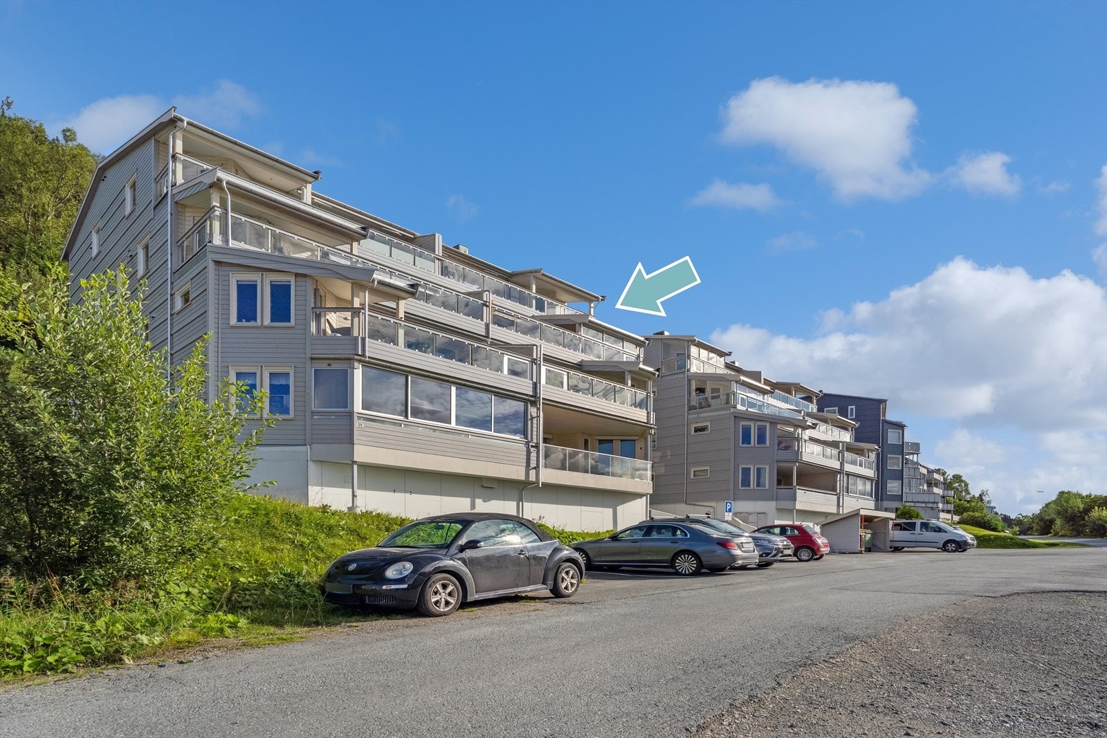 I tillegg finnes det flere gjesteparkeringsplasser på sameiets tomt. Galleribilde