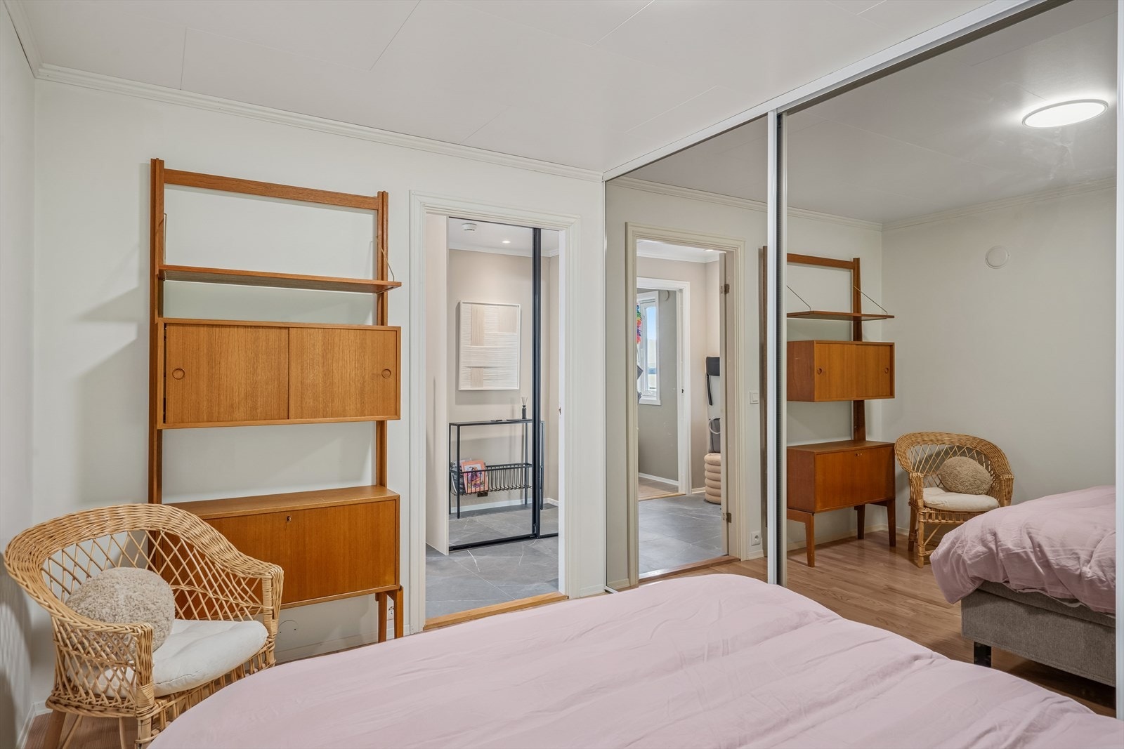 Begge rommene har praktisk utforming og gir mulighet for personlig tilpasning etter behov og livssituasjon. Galleribilde