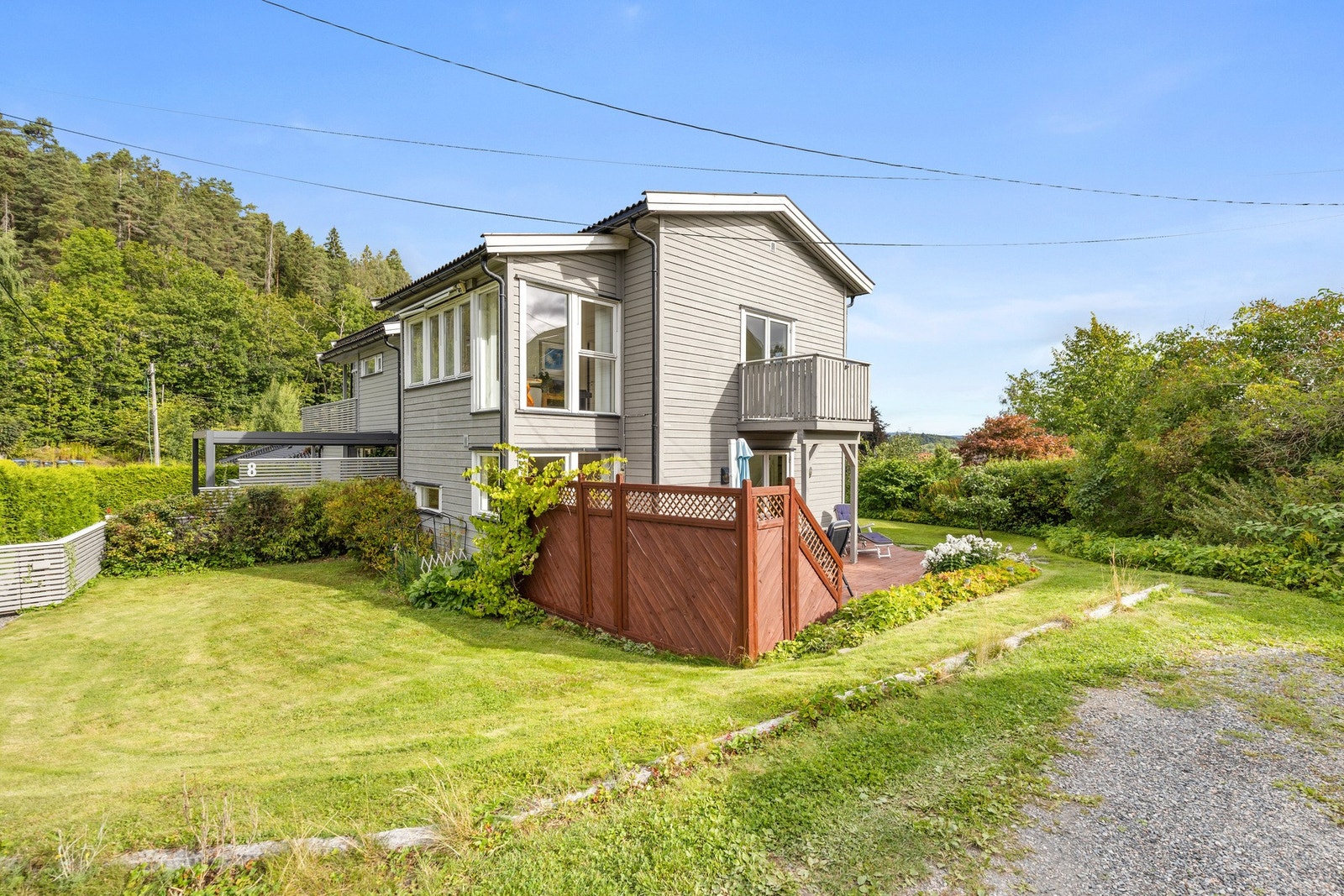 Til boligen har du enkel adkomst enten med bil, eller med områdets flotte offentlig transporttilbud Galleribilde