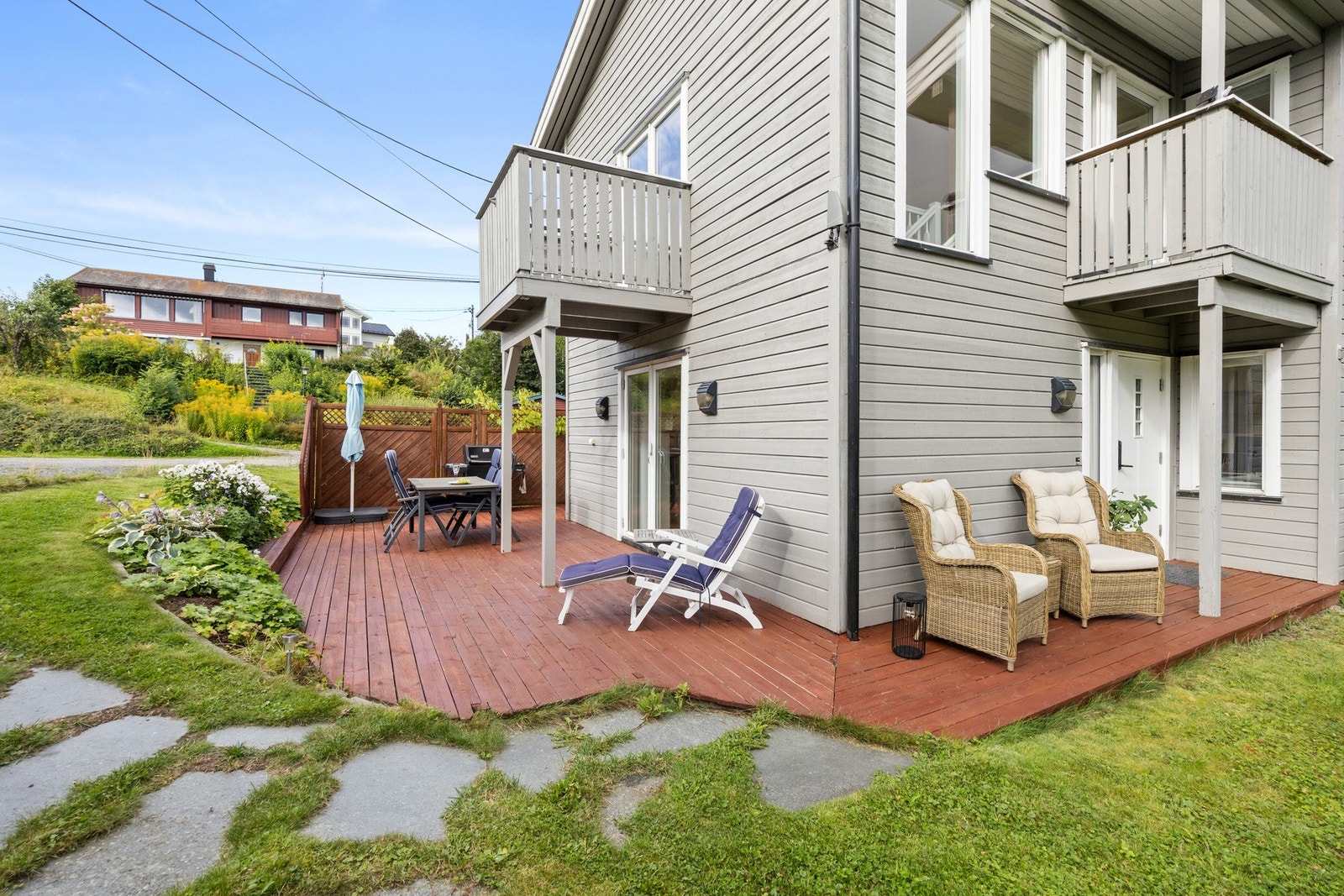 Her har du god plass til stor sittegruppe, grill, dekorativ beplantning m.m. Galleribilde