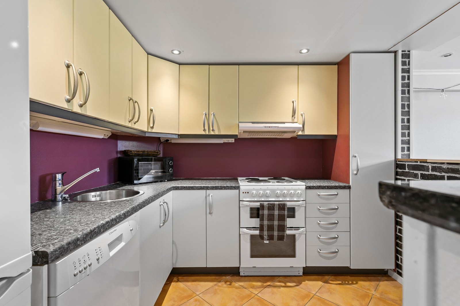 Praktisk kjøkken i underetasjen. Galleribilde