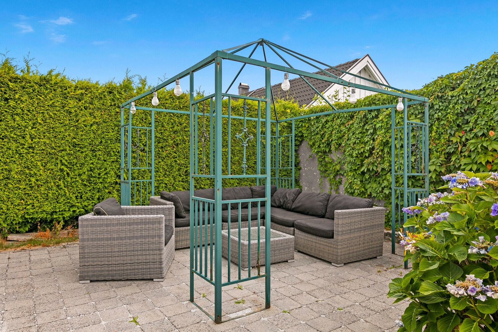 Her kan du nyte sene sommerkvelder med flott kveldssol. Galleribilde