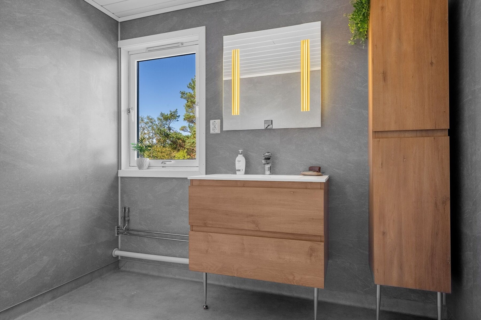 Rom med servant Galleribilde