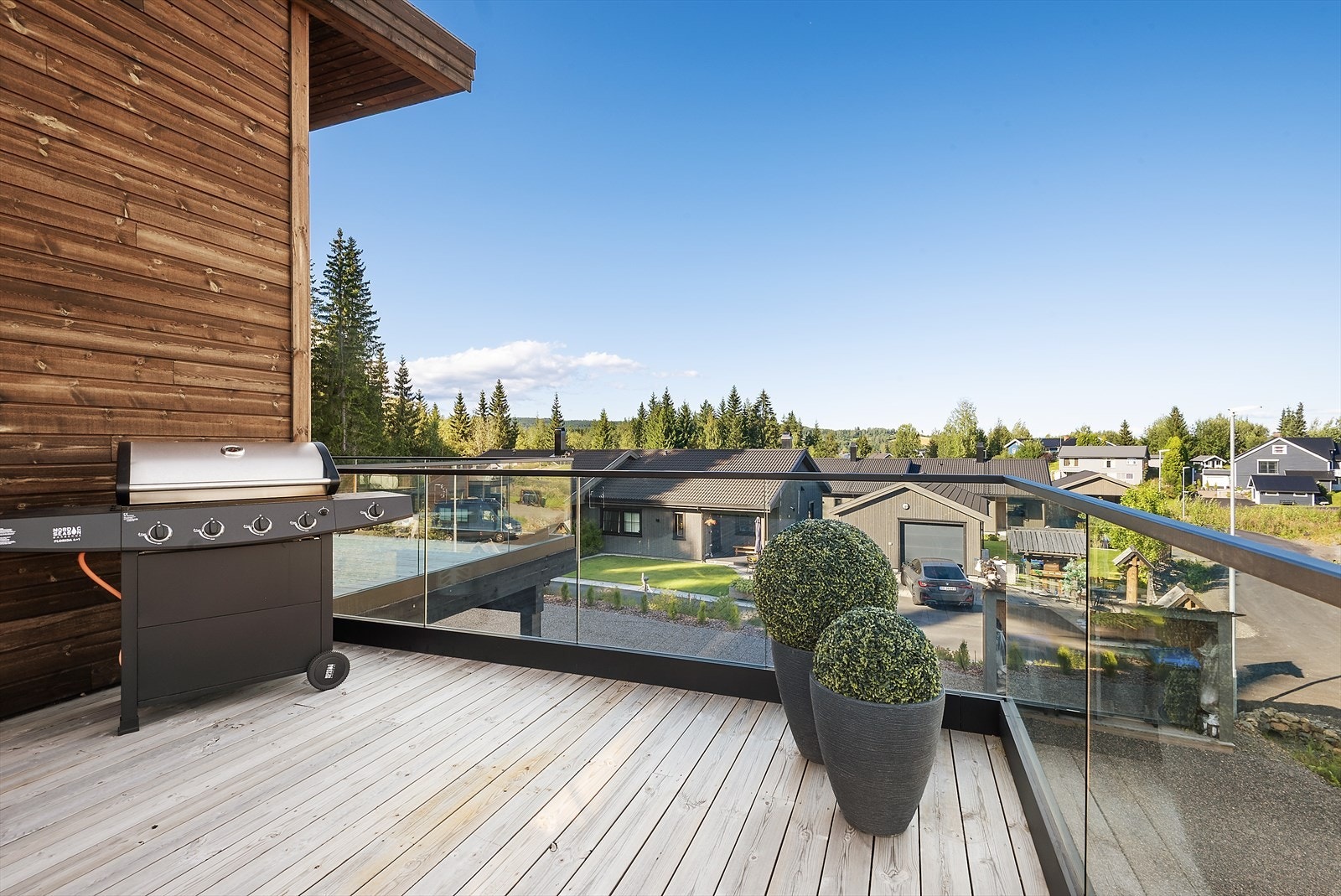 Grilling på verandaen. Galleribilde