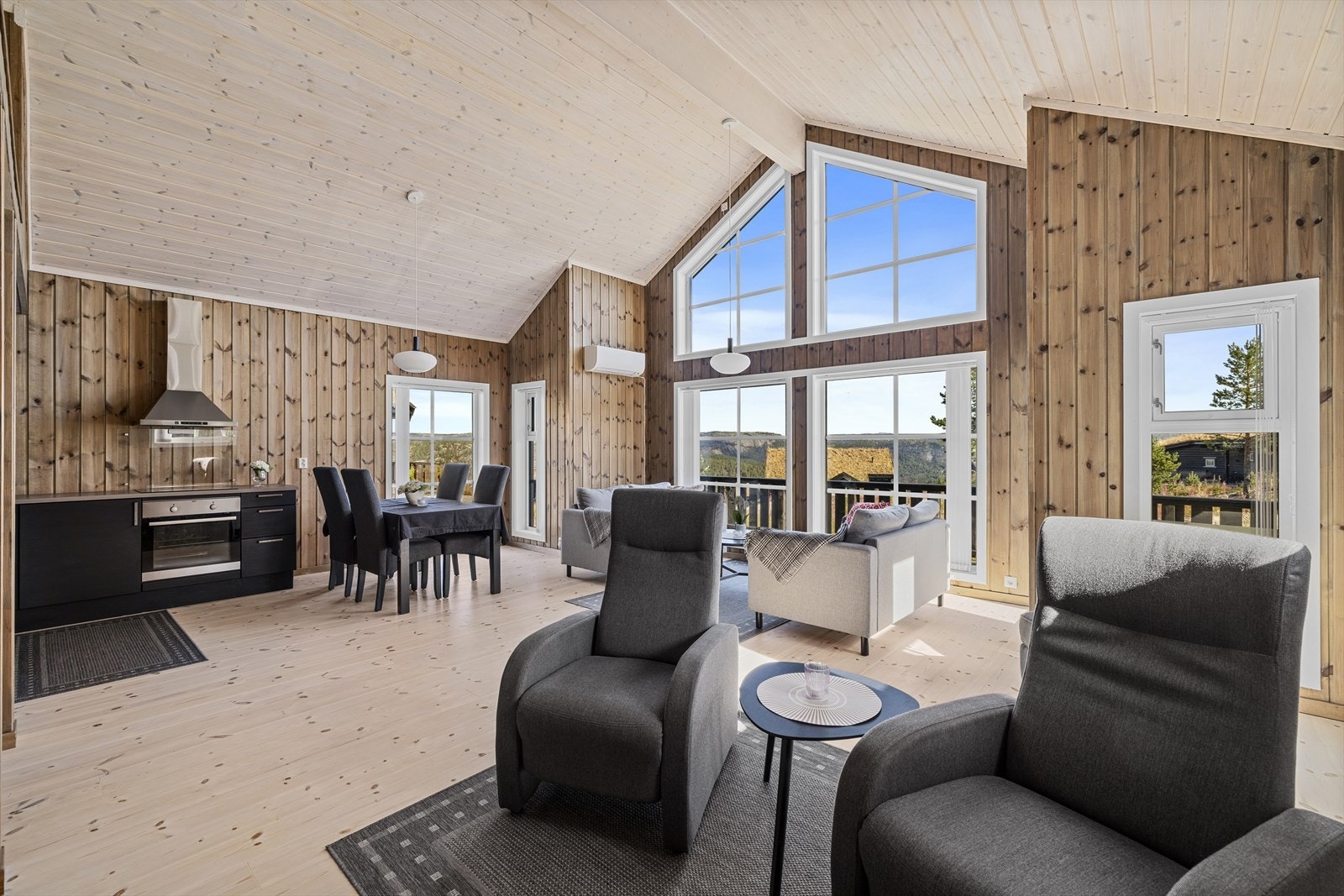 God plass til spise- og sofagrupper Galleribilde