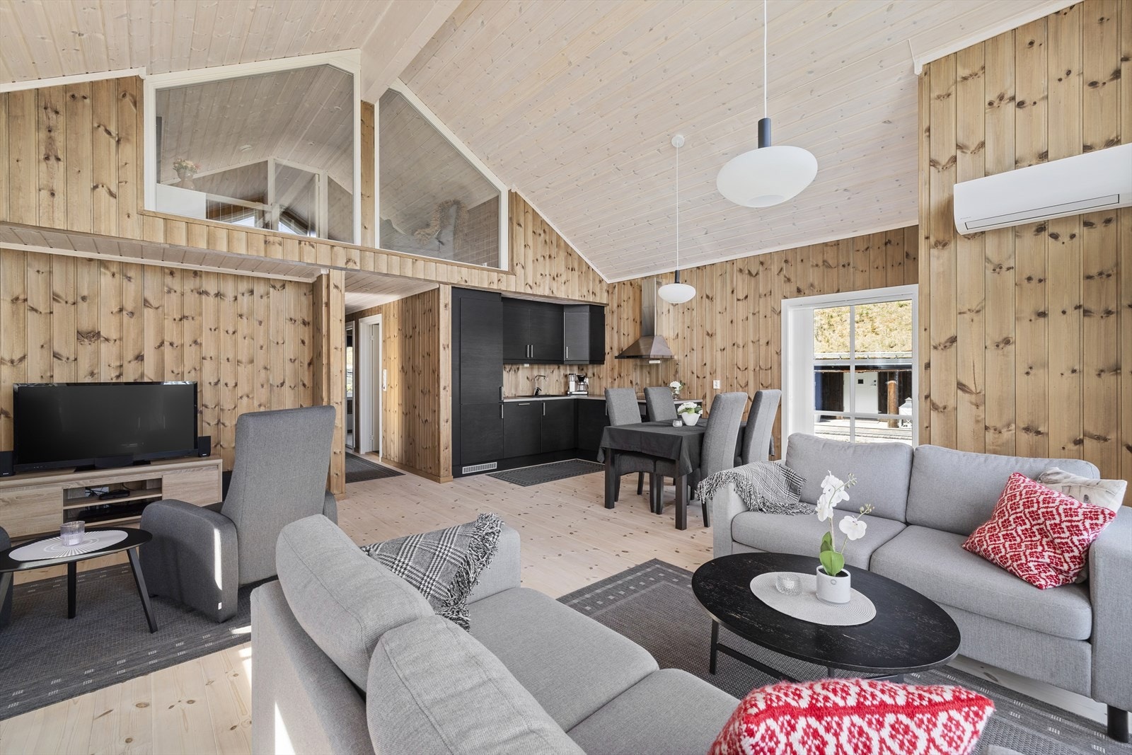 Den åpne løsningen gir en god romfølelse Galleribilde