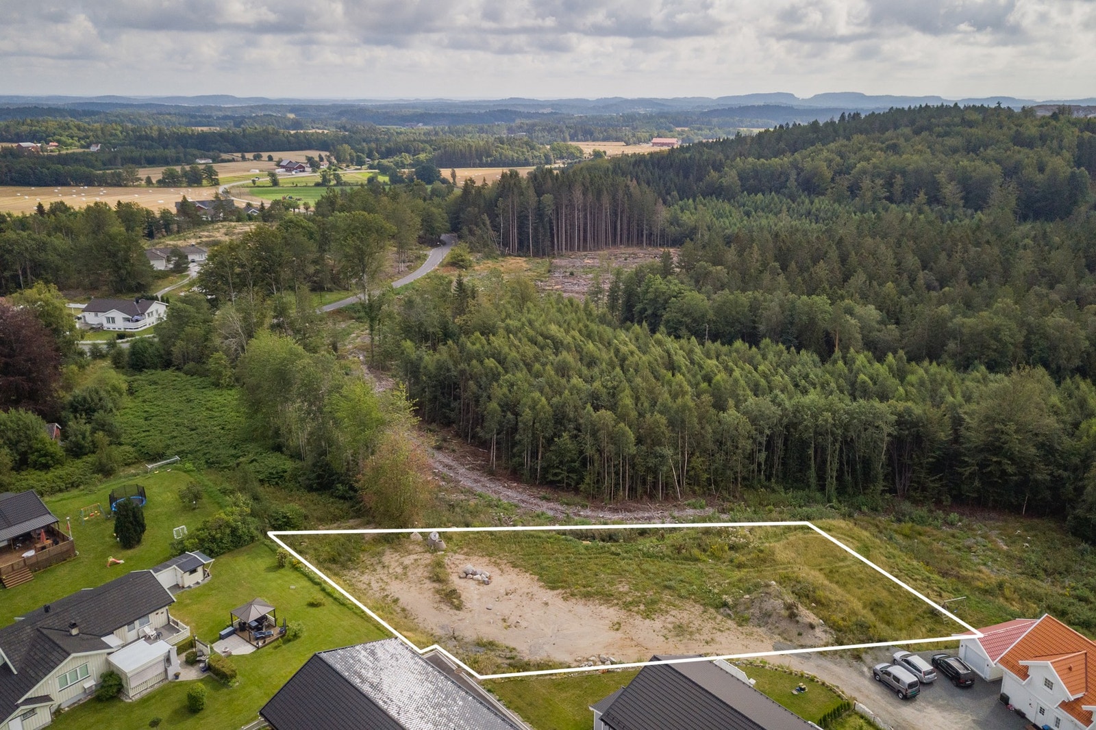 Fra eiendommen er det kort vei til marka. Galleribilde