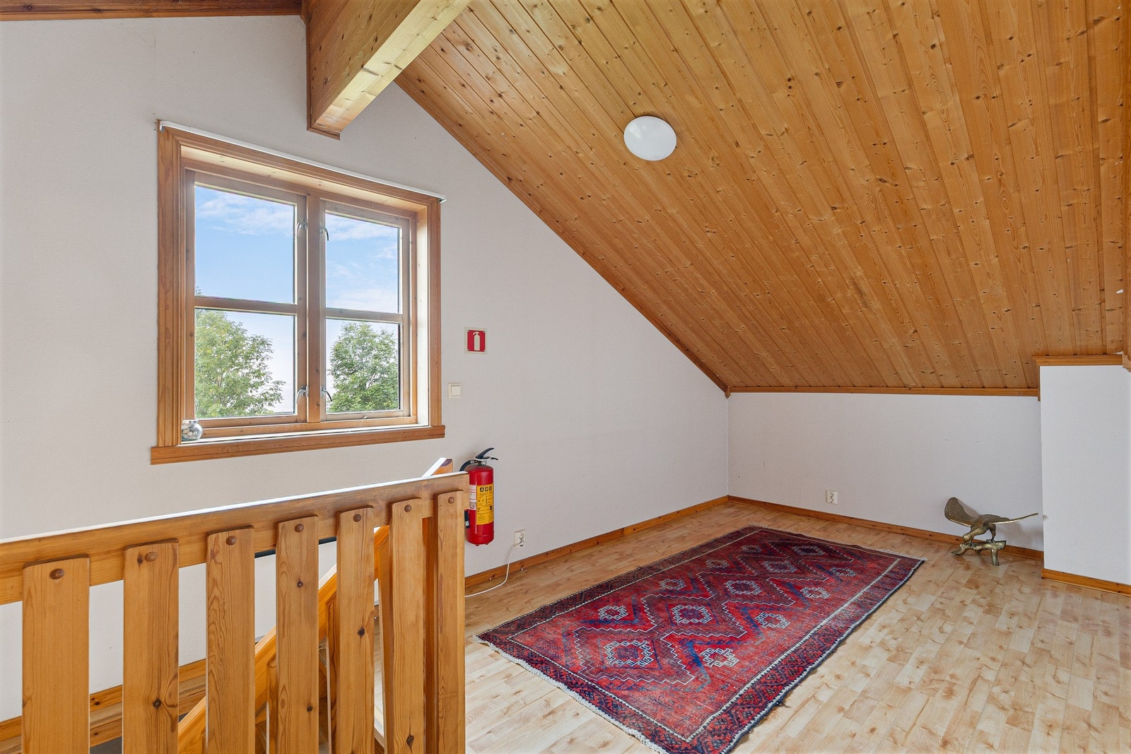 Denne etasjen er bestående tre soverom og et kontor Galleribilde