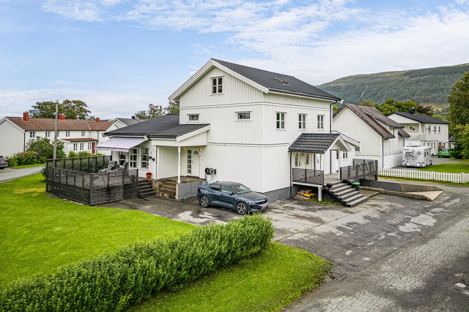 I hagen kan barna leke fritt Galleribilde