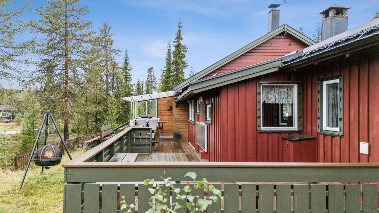 Sørvendt delvis overbygd terrasse på 47m². Galleribilde